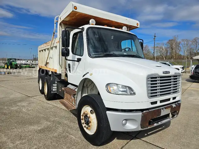 2014 Freightliner M2 106
