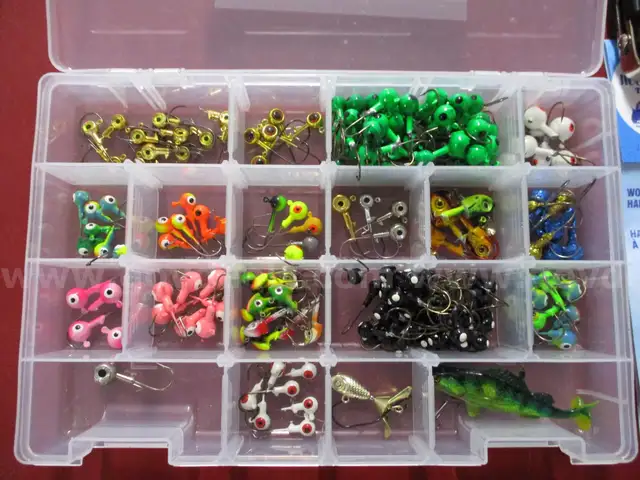 Fishing tackle and tackle trays