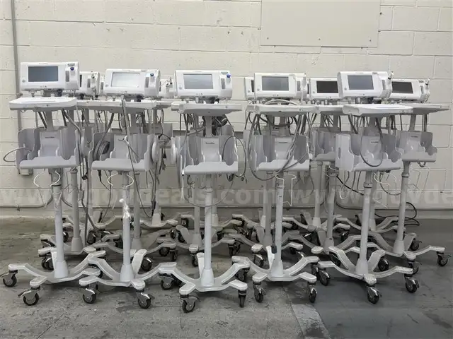 WELCH ALLYN CONNEX SPOT MONITOR WITH STAND X 17