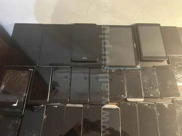 29 Smartphones &#x26; Tablets