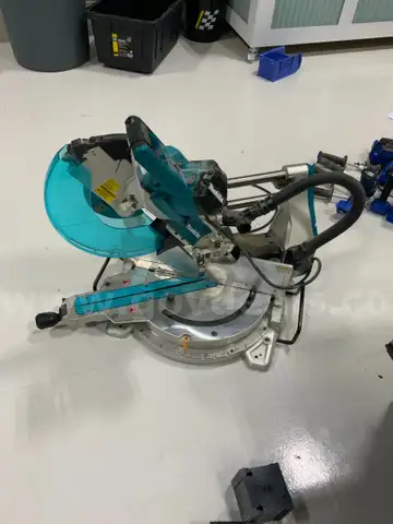 Makita sliding compound miter saw