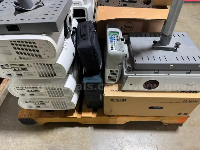 Lot of 15 Projectors | Mostly Large &#x26; HD