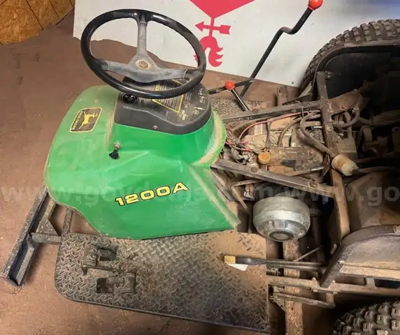 John Deere 1200