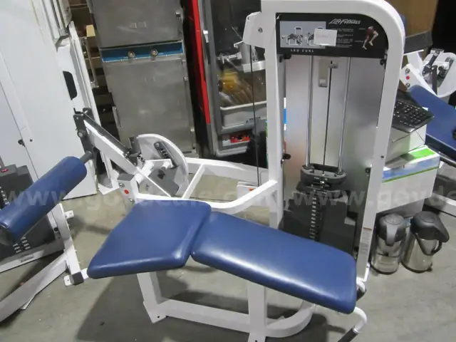 LEG CURL EXERCISE MACHINE  LOT 559