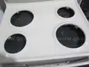 GE STOVE  LOT 724