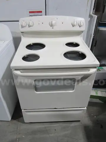 GE STOVE  LOT 724