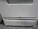 GE STOVE  LOT 724