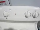 GE STOVE  LOT 724