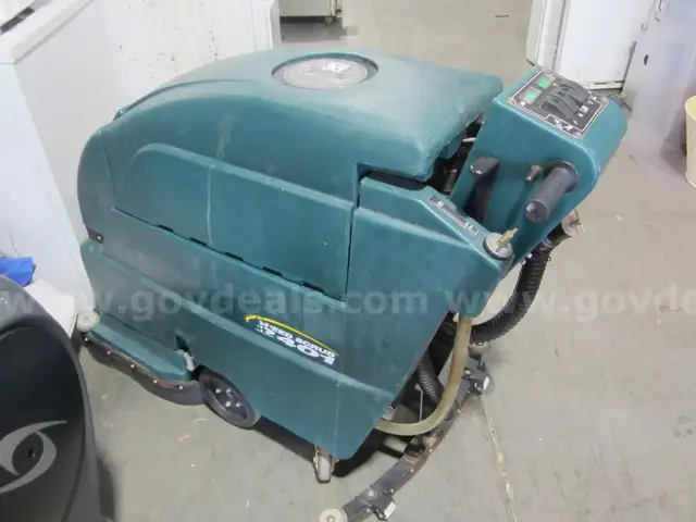 NOBLES SPEED SCRUB FLOOR SCRUBBER  LOT 756