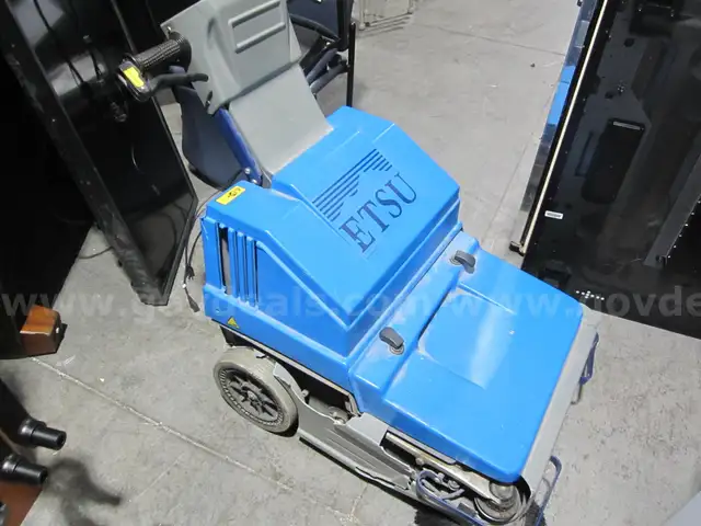 NOBLES FLOOR SWEEPER  LOT 1006