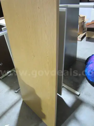 COMPUTER TABLE  LOT 1022