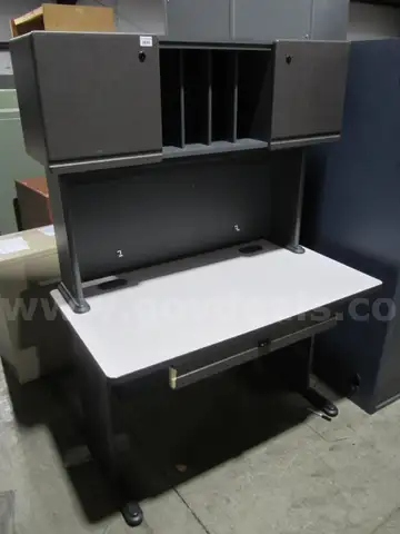 DESK WITH HUTCH  LOT 1026