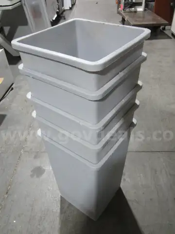 (5) PLASTIC GARBAGE CANS  LOT 1047