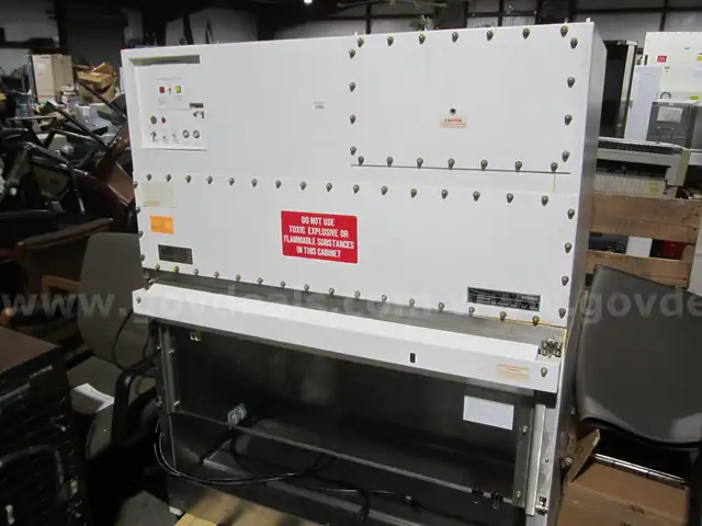 BIOLOGICAL SAFETY CABINET  LOT 1086