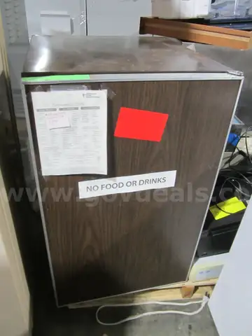 LAB REFRIGERATOR &#x26; LAB FREEZER LOT 1090