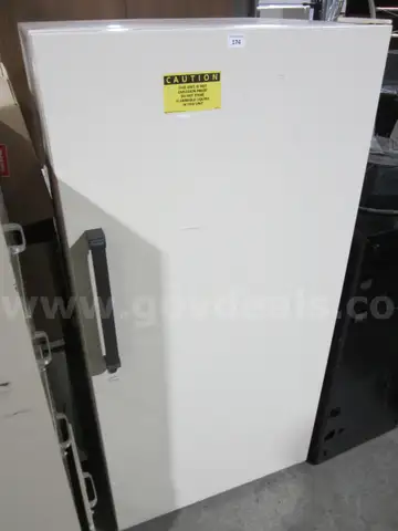 LAB FREEZER  LOT 174