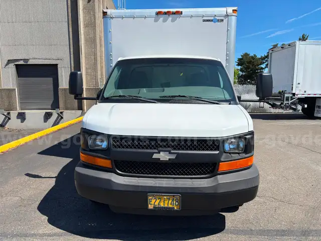 2003 Chevrolet Express 3500 14&#x27; Box Truck