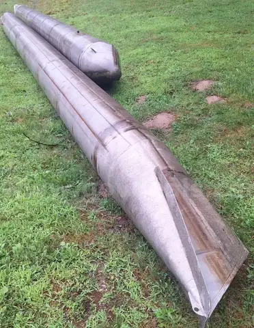 35 foot matching aluminum pontoons from Houseboat