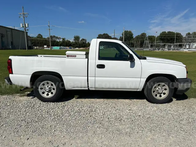 2006 Chevrolet Silverado 1500 Work Truck 2WD