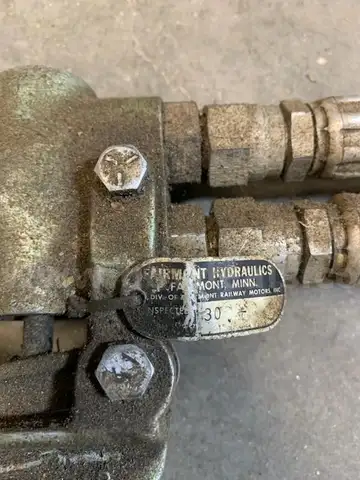 hydraulic chain saw made by Fairmount Hydraulics