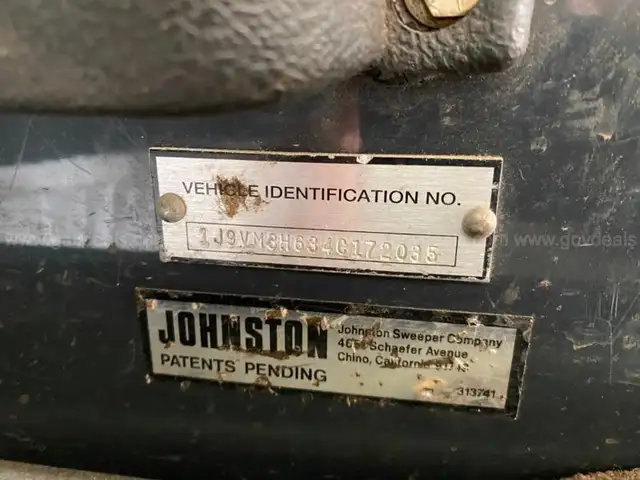 2004 Johnston 3000 Sweeper
