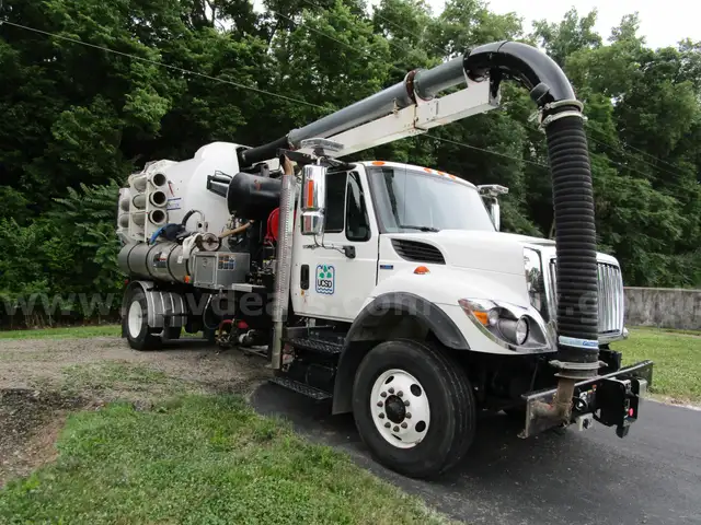 2008 International 7400 Vactor 2100 Vacuum Sewer Truck
