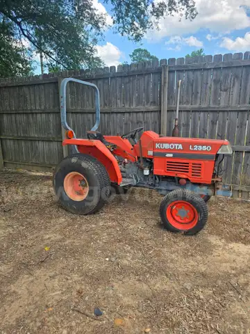 Kubota L2350 Tractor