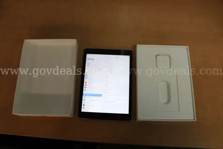 Fully working iPad Air, Model 1474 with 16GB storage and AC Adapter (no charging cable)