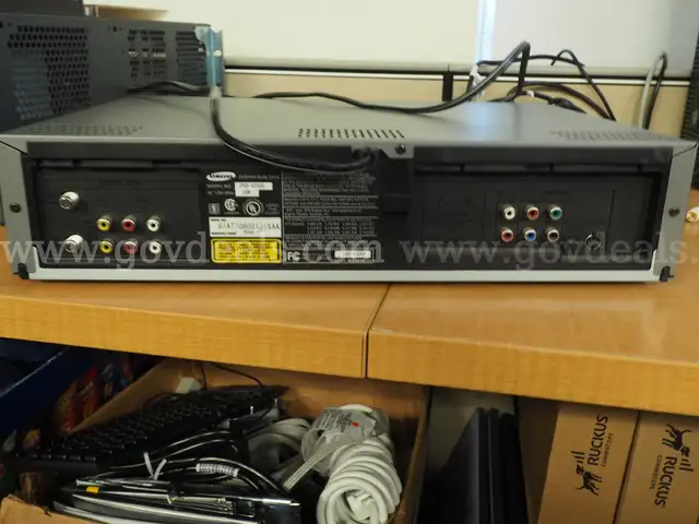 Working Samsung VCR Player, (DVD drive DOES NOT WORK) (Samsung DVD/VHS Dual Deck)