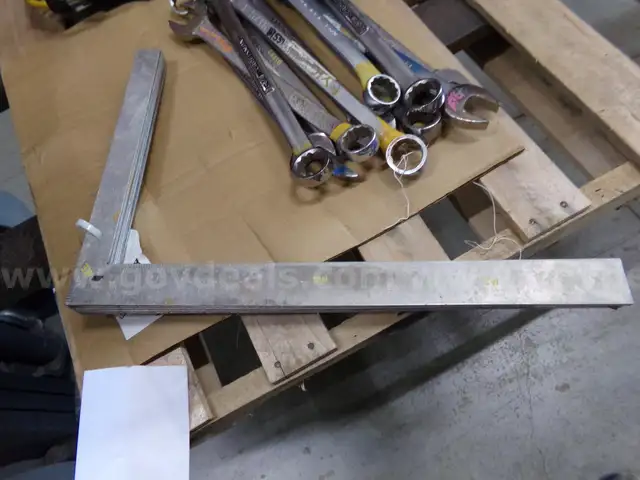WRENCHES SOCKETS