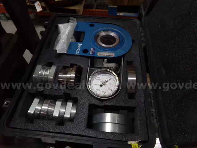 METERS AND BOLT TENSIONING TESTER