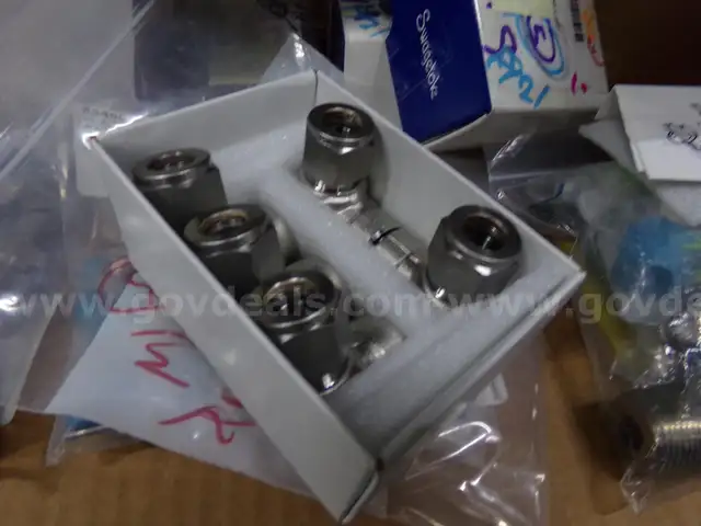 SWAGELOK LOT 12 & 13