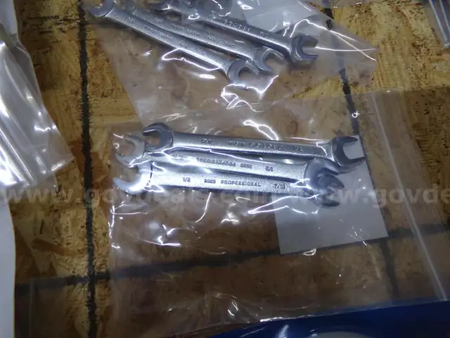 SCREWDRIVERS,WRENCHES NUTDRIVERS AND TOOL BAG