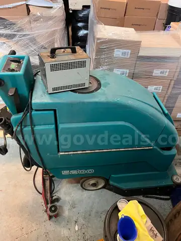 Tennant 5200 Floor Scrubber