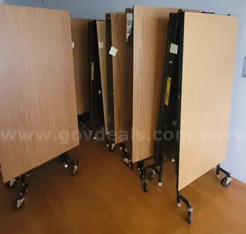 11 Fold-Up Tables