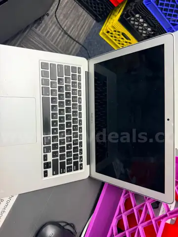 71 Macbook Air A1466 EMC 3178