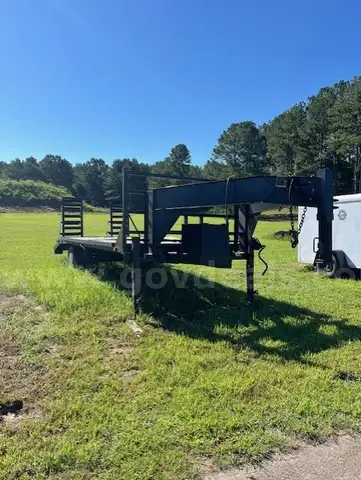 GOOSENECK TRAILER