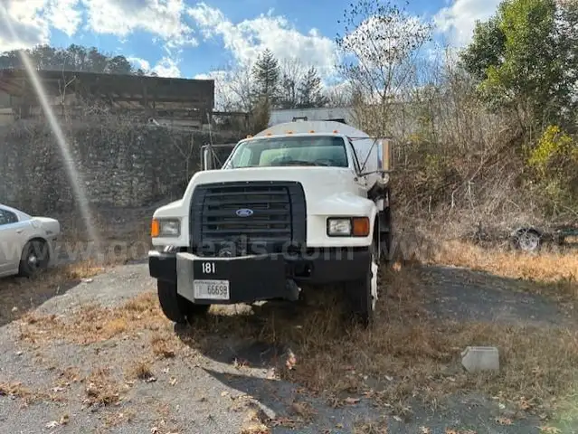 1995 Ford F800