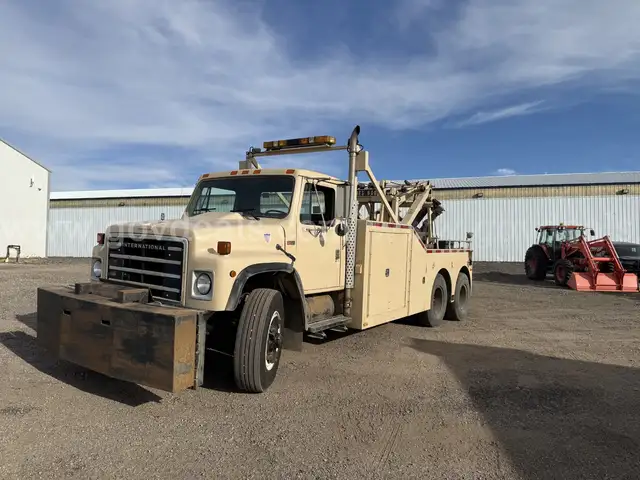 1985 IHC S 1900 Tow Truck