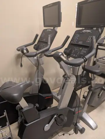 Life Fitness Upright Stationary Bike