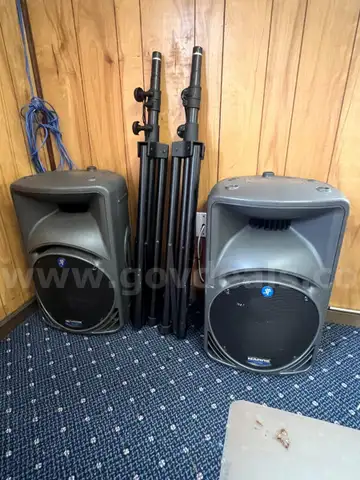 Mackie Sound Board &#x26; Speakers