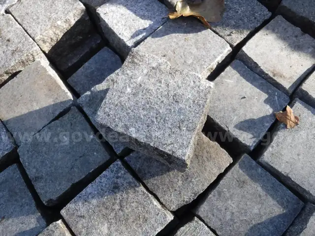 14 pallets of square stones
