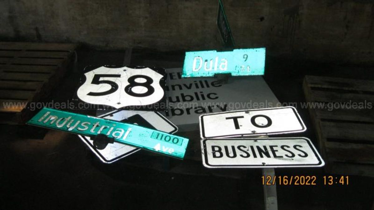 Street Signs , USED | AllSurplus