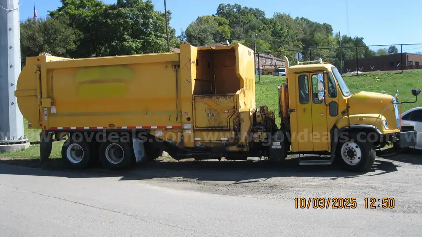 2014 Freightliner 108SD