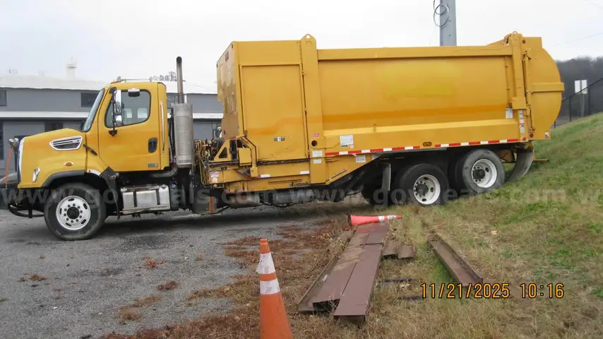 2014 Freightliner 108SD