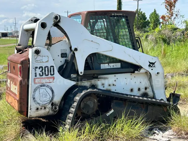 2010 Bobcat T300 Skid Steer