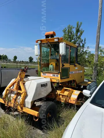 2009 Rosco Broom Machine