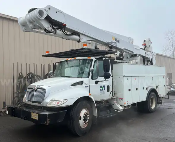 2011 International 4300 w/60&#x27; Bucket
