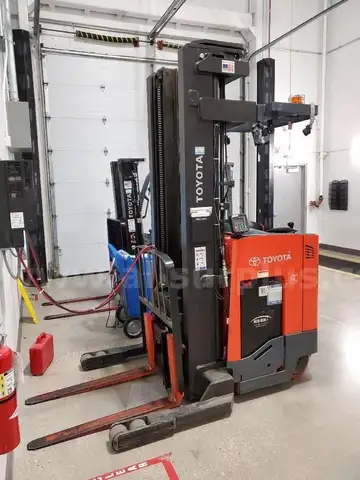 Toyota 9BRU18 Stand-Up Electric Forklift