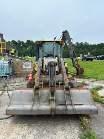 2005 VOLVO BACKHOE